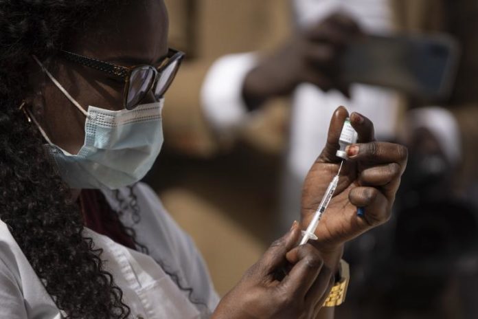 Une usine de vaccins contre la COVID-19 au Sénégal