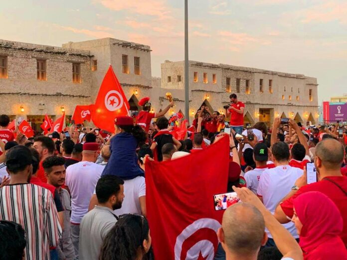Mondial : les fans de l’équipe de Tunisie créent une folle ambiance au Qatar