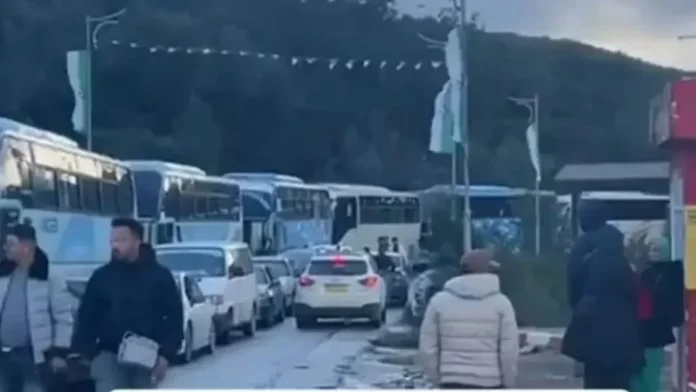 Tunisie : Des dizaines de bus touristiques algériens bloqués aux frontières ?